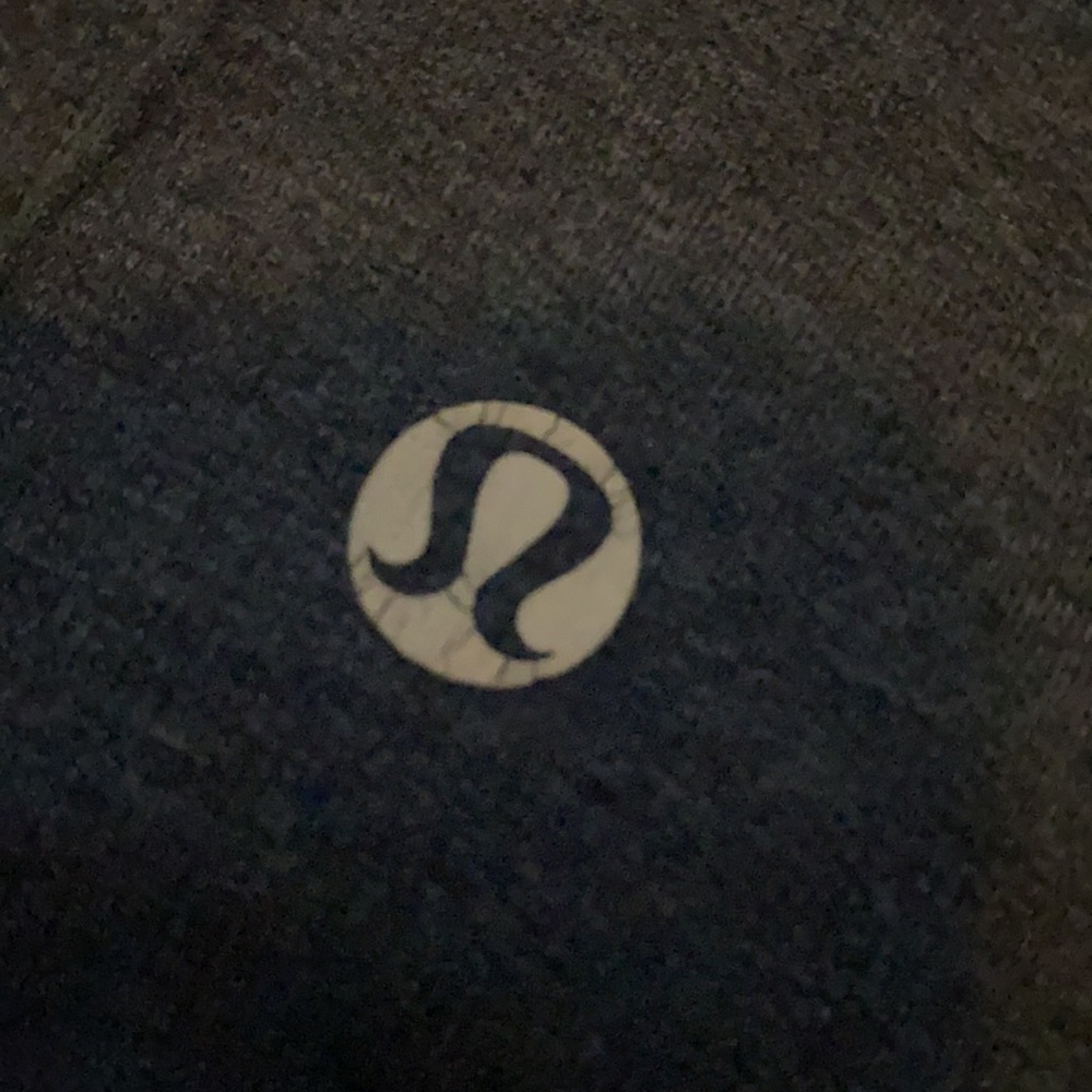 Lululemon crops - Picture 2 of 4
